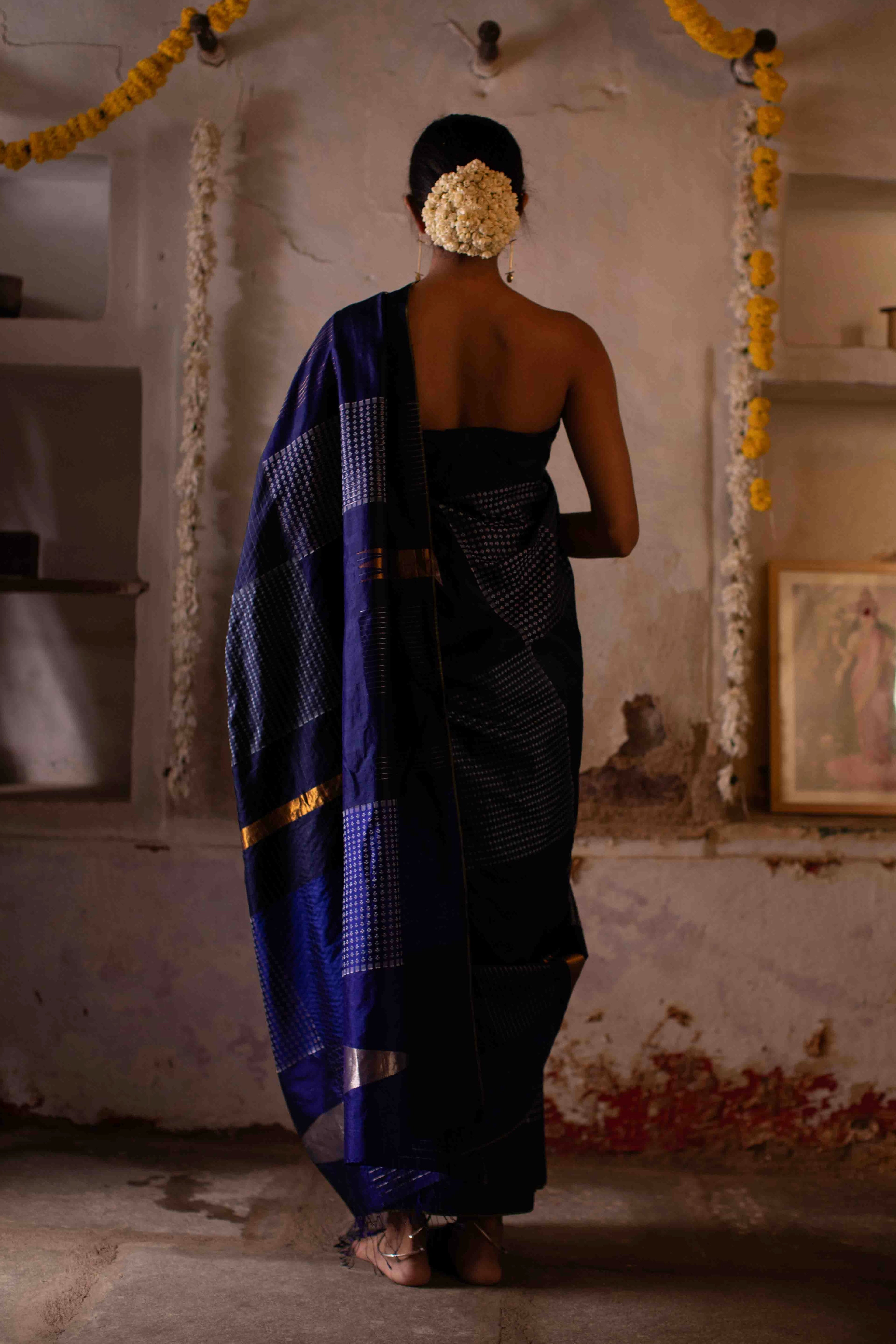 Nili baduku saree